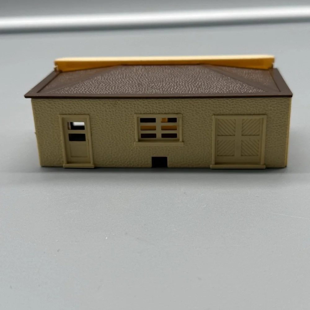 Vintage Plasticville HO Scale Hardware & Pharmacy